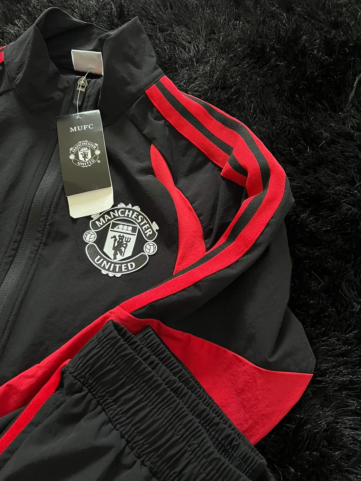 MANCHESTER UNITED PRE-MATCH TRACKSUIT 2027