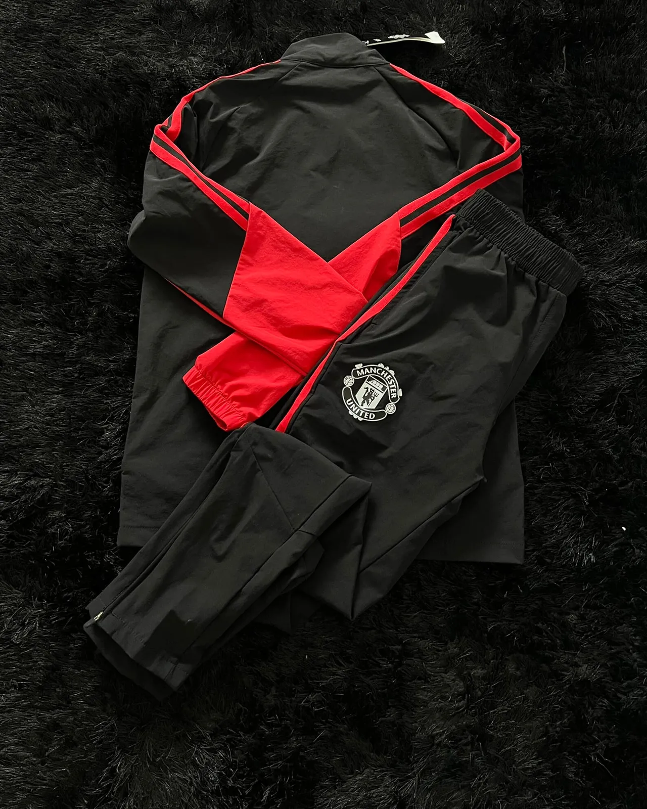MANCHESTER UNITED PRE-MATCH TRACKSUIT 2027