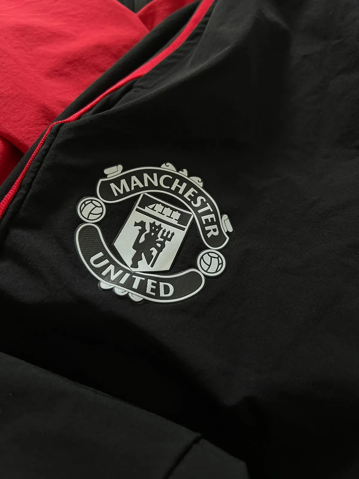 MANCHESTER UNITED PRE-MATCH TRACKSUIT 2027