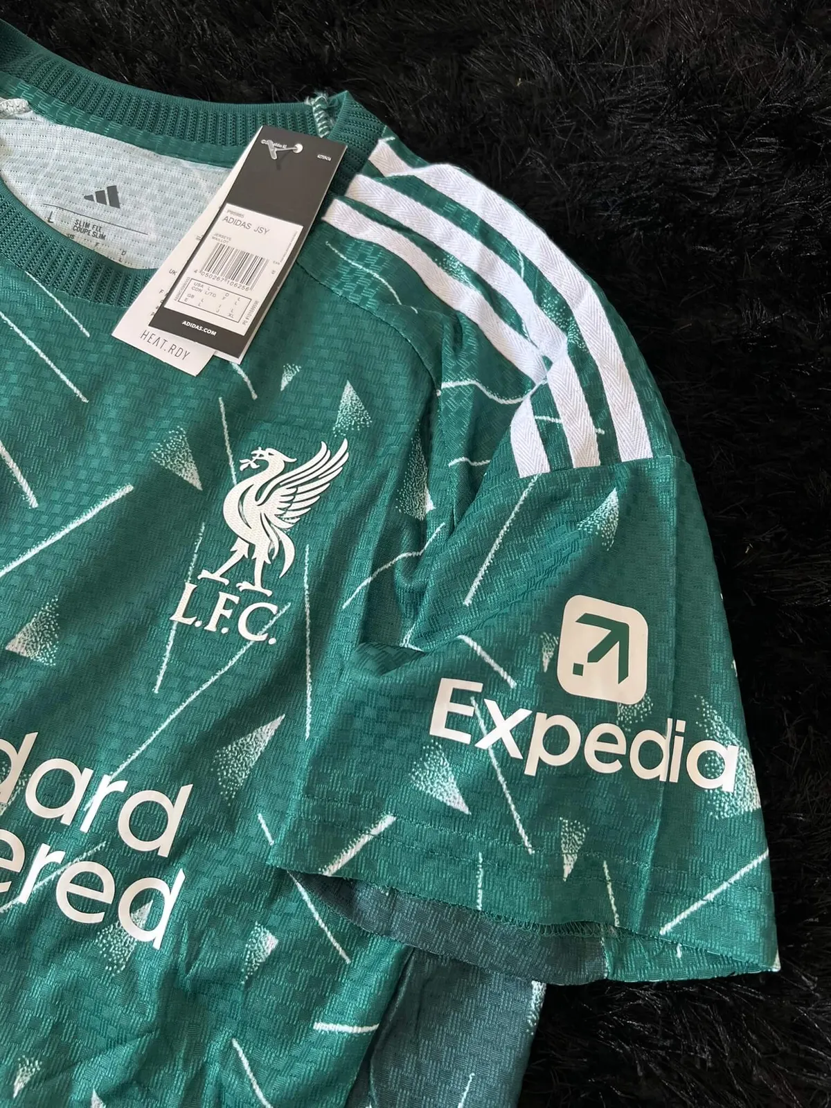 LIVERPOOL GOALKEPPER KIT 26/27 PREMIER LEAGUE VERSION
