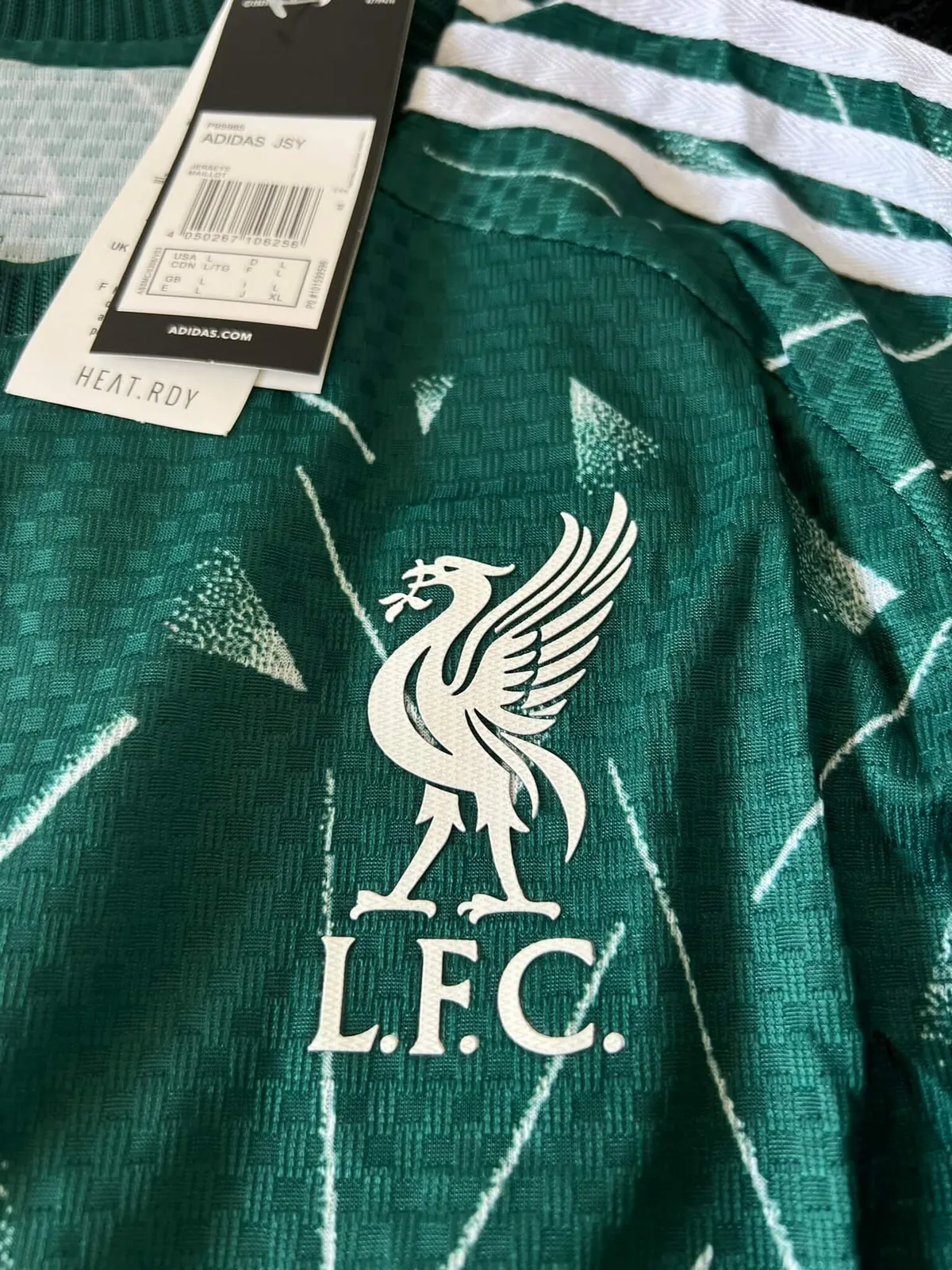 LIVERPOOL GOALKEPPER KIT 26/27 PREMIER LEAGUE VERSION